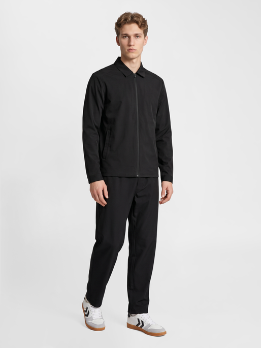 FORMAL CHINO PANT BEE, BLACK, model