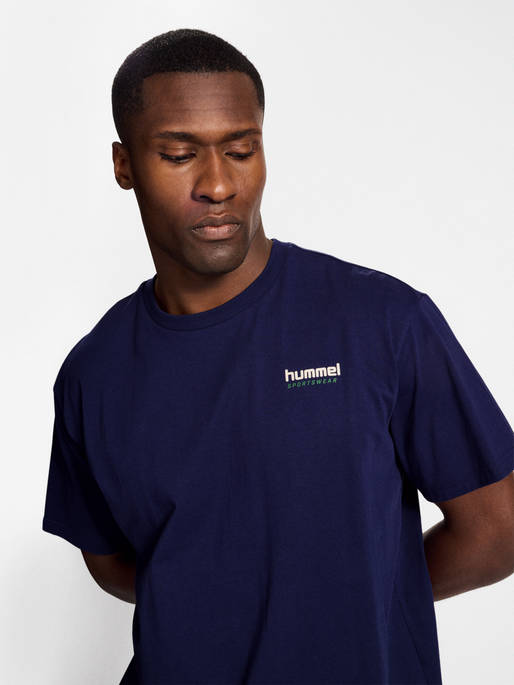 hmlLGC NATE T-SHIRT, 7666, model
