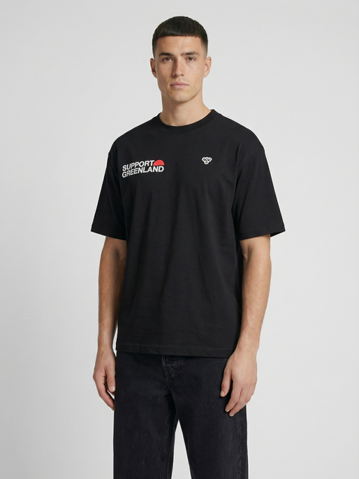 hmlGREENLAND T-SHIRT S/S, BLACK, model