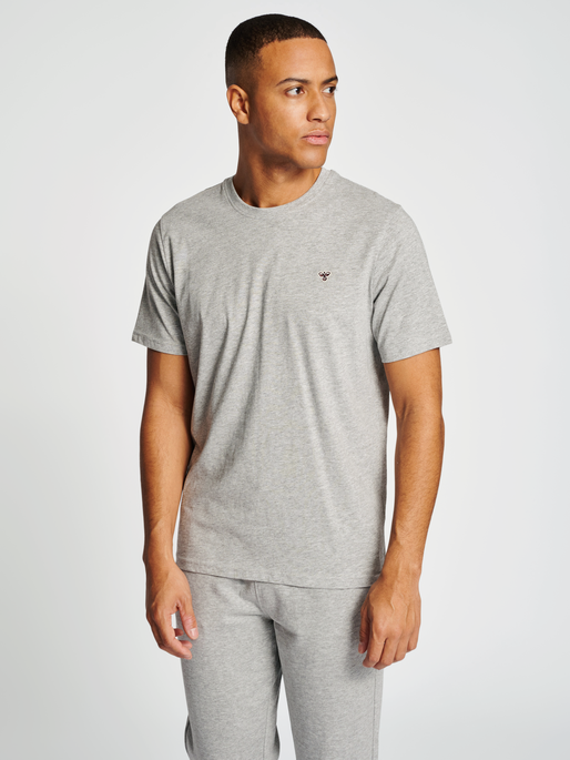 hmlIC FRED T-SHIRT, 2006, model