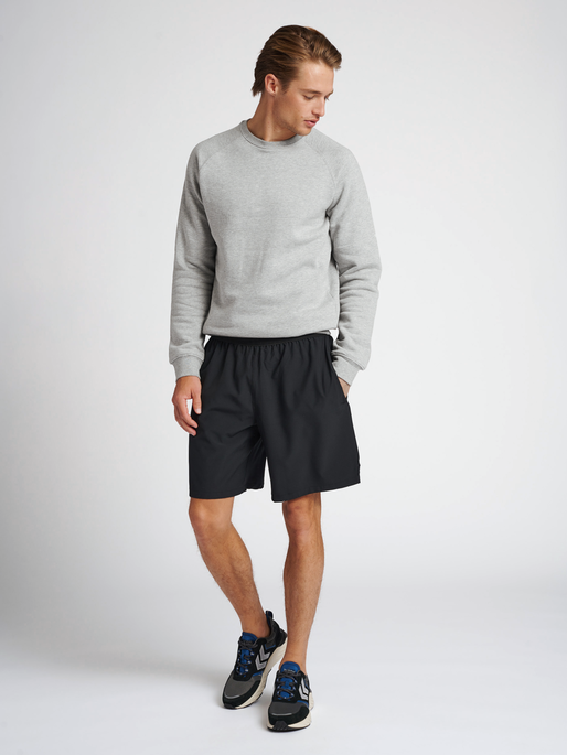 hmlRED HEAVY SWEATSHIRT, GREY MELANGE, model