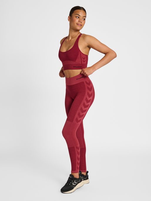 hmlCLEA SEAMLESS SPORTS TOP, CABERNET, model