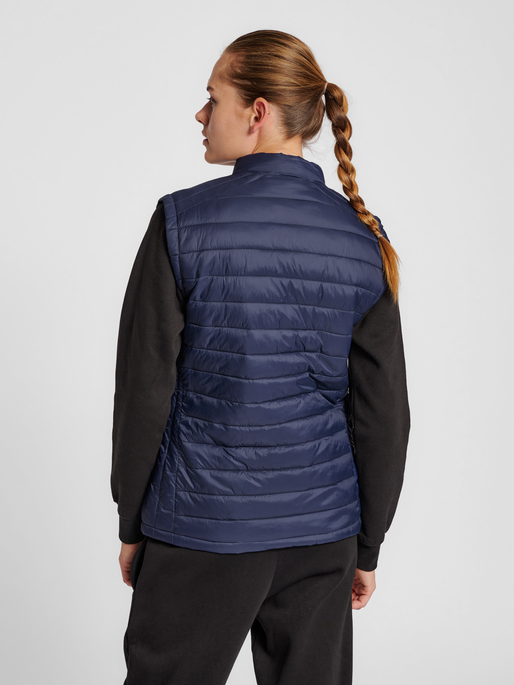hmlRED QUILTED WAISTCOAT WOMAN, MARINE, model
