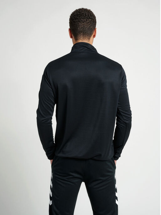 CORE 1/2 ZIP SWEAT, BLACK, model