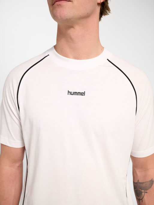 hmlPITCH REST DAY T-SHIRT S/S, WHITE, model