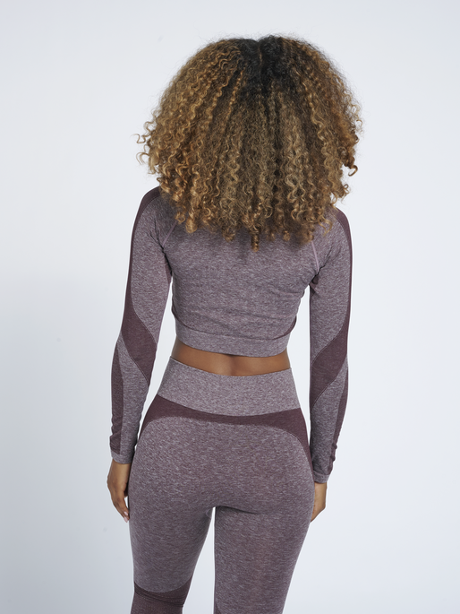 hmlKADY SEAMLESS T-SHIRT L/S, 8035, model