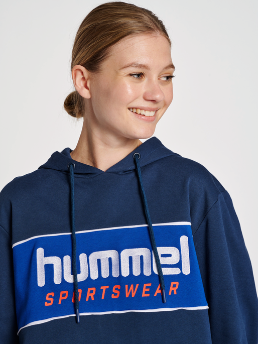 hmlLGC JULIAN HOODIE, 7459, model