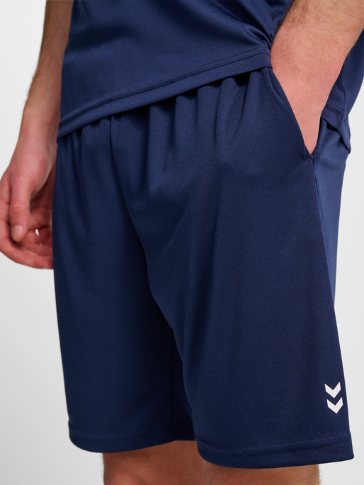 hmlPULSE TRAINING SHORTS, DRESS BLUES, model