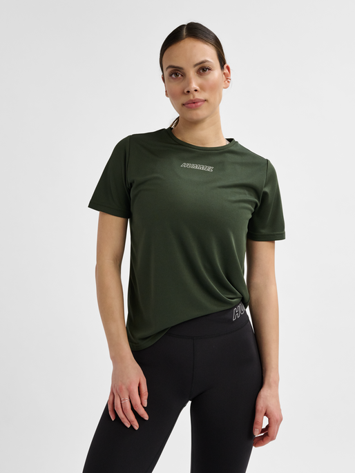 hmlTE TOLA T-SHIRT, CLIMBING IVY, model