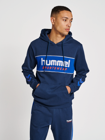hmlLGC JULIAN HOODIE, DRESS BLUES, model