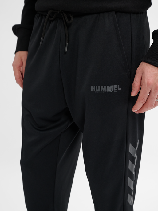 hmlLEGACY SUNE POLY TAPERED PANTS, BLACK, model