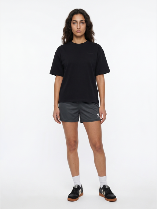hmlAUTHENTIC PL SHORTS WOMAN, ASPHALT, model