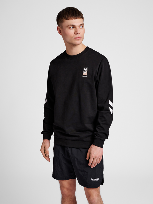 hmlLGC JEREMY SWEATSHIRT, BLACK, model