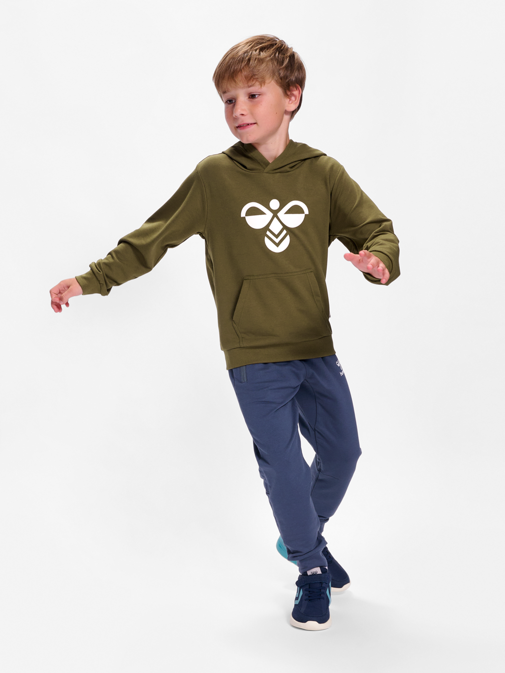 hmlCUATRO HOODIE, BEECH, model