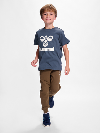 hmlTRES T-SHIRT S/S, OMBRE BLUE , model