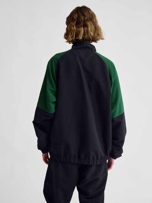 hmlTRACKSUIT JACKET SPORTSWEAR, BLACK, model