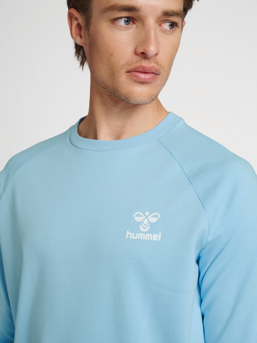 hmlISAM 2.0 SWEATSHIRT, PLACID BLUE, model