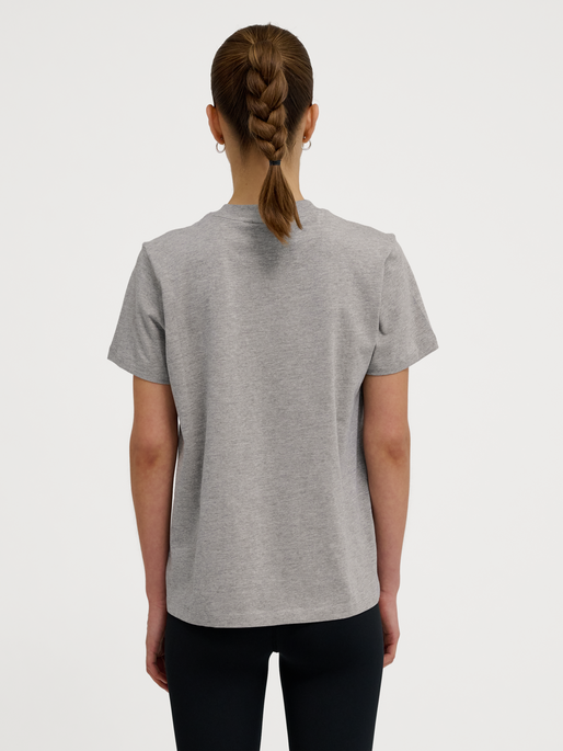 hmlPULSE W T-SHIRT, GREY MELANGE, model
