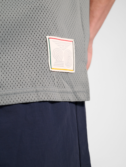 hmlWORLD 26 MESH TANK TOP, ULTIMATE GRAY, model