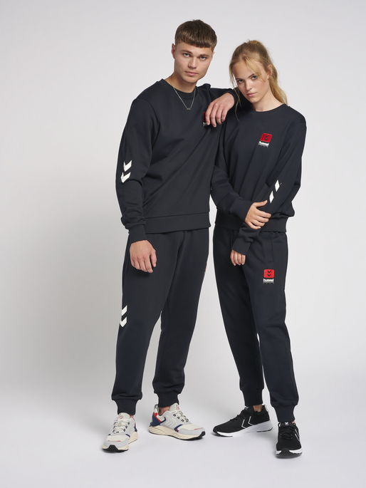 hmlLGC GRAHAM SWEATSHIRT, BLACK, model
