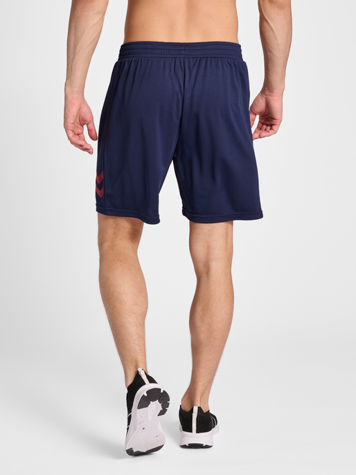 hmlQ4 POLY SHORT, 7026, model