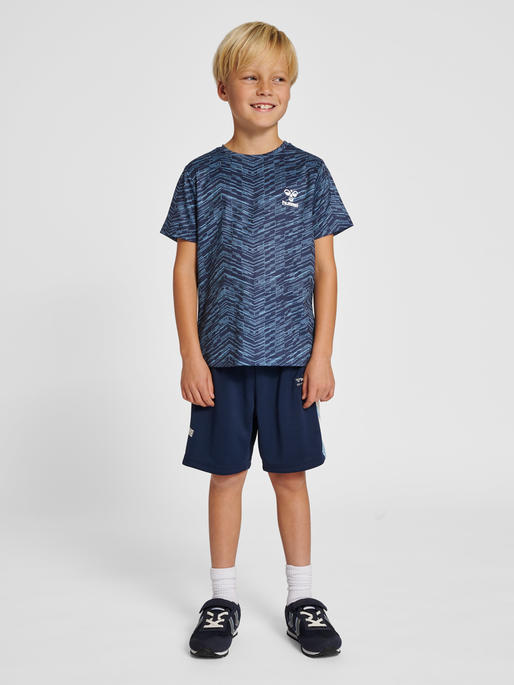 hmlDAMS T-SHIRT S/S, BLACK IRIS, model