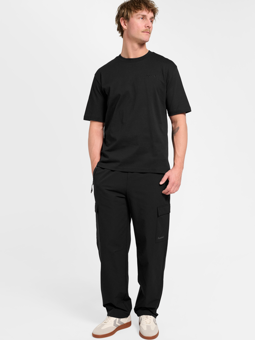 hmlTECH PANTS, BLACK, model