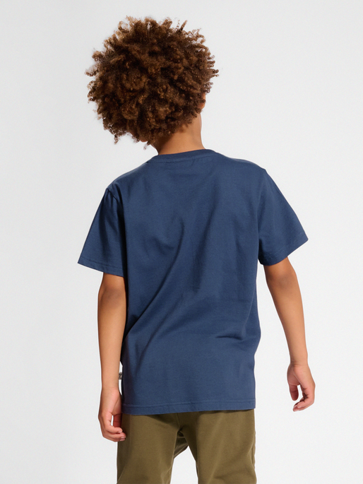 hmlTRES T-SHIRT S/S, BERING SEA, model