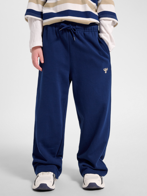 hmlJR JUMP BOXY SWEATPANTS, MEDIEVAL BLUE, model