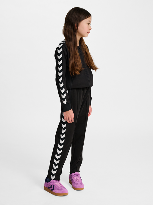 hmlJR ARCHIVE REGULAR POLY PANTS, BLACK, model