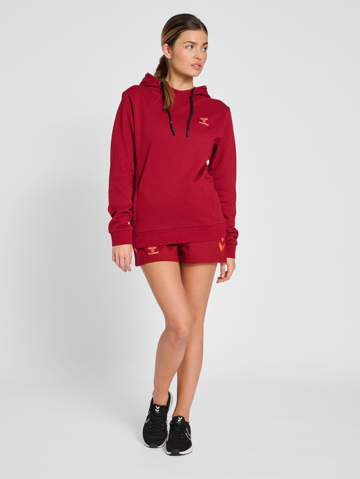 hmlOFFGRID HOODIE WO, RHUBARB, model