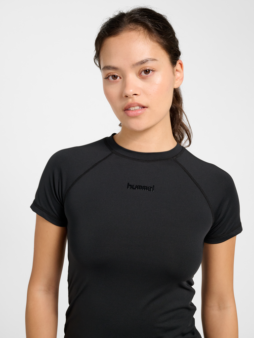 hmlPRIMA W T-SHIRT S/S, BLACK, model