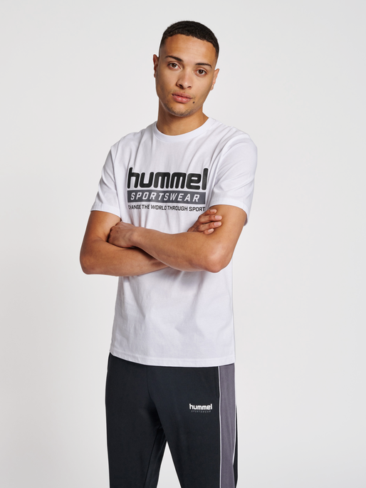 hmlLGC CARSON T-SHIRT, WHITE, model