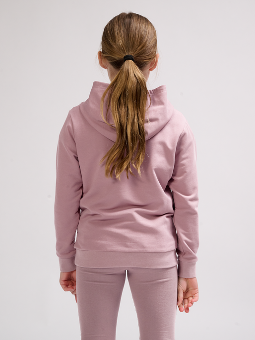 hmlCUATRO HOODIE, WOODROSE, model
