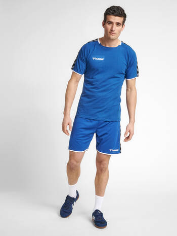 hmlAUTHENTIC TRAINING TEE, TRUE BLUE, model