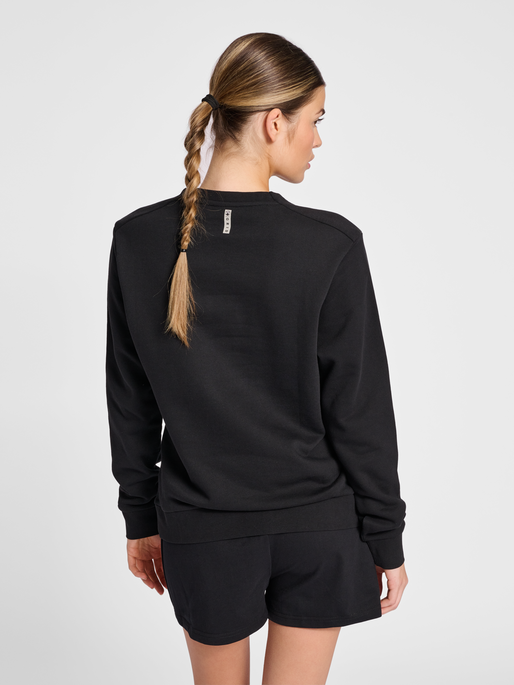 hmlOFFGRID SWEATSHIRT WO, JET BLACK, model