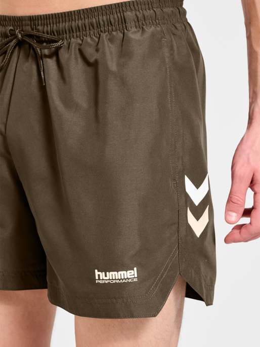 hmlPULSE SWIM SHORTS, MAJOR BROWN, model