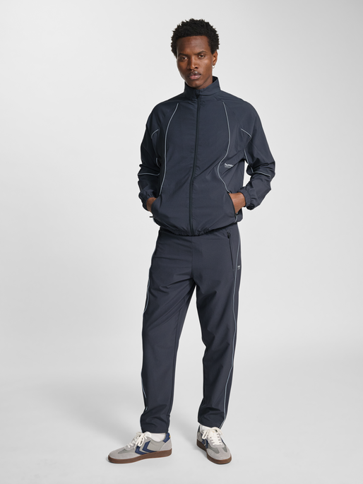 hmlPULSE WOVEN PANTS, EBONY hmlPULSE WOVEN PANTS, EBONY, model
