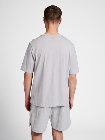 hmlLGC CHARLES T-SHIRT, HARBOR MIST, model