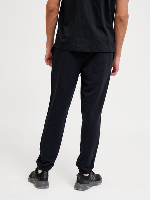 hmlPULSE SWEAT PANTS, BLACK, model