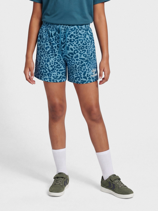 hmlFLOWY AOP SHORTS, BLUE CORAL, model