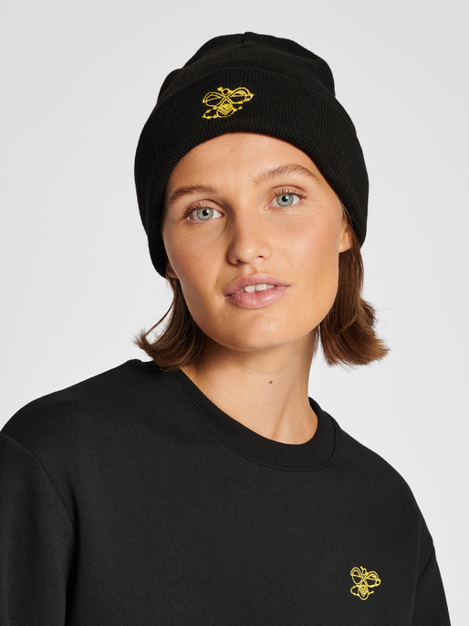 hmlAMNESTY BEANIE, BLACK, model