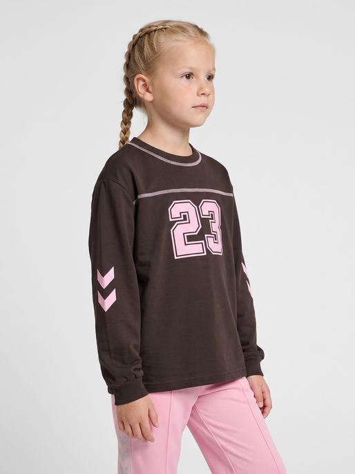hmlTIMMI BOXY T-SHIRT L/S, TURKISH COFFEE, model