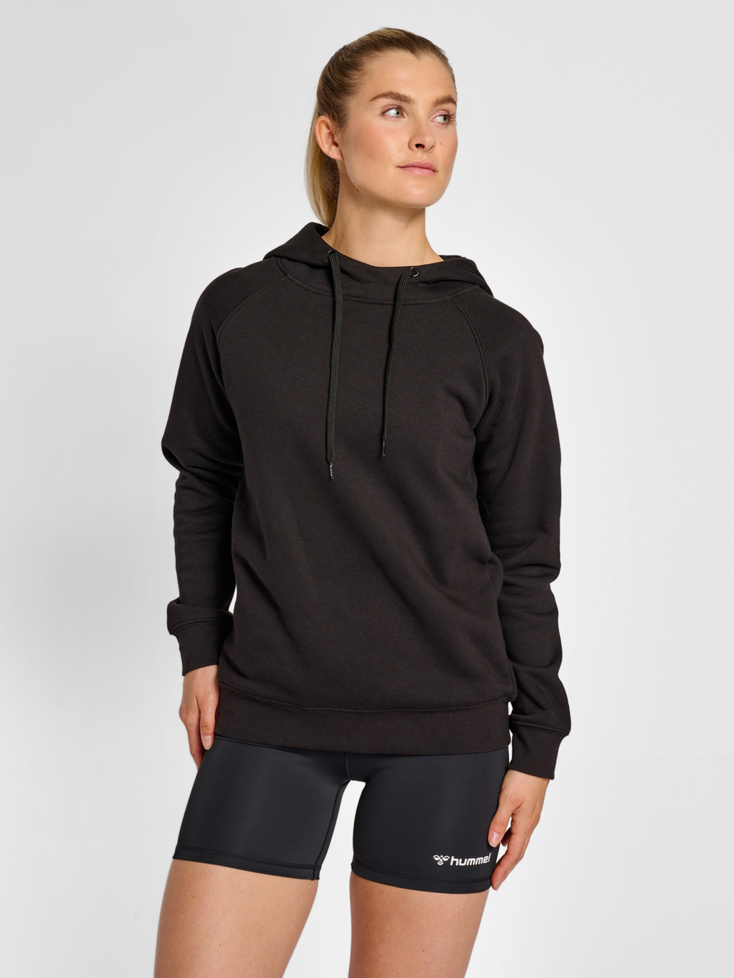 hmlRED HEAVY HOODIE WOMAN, BLACK, model