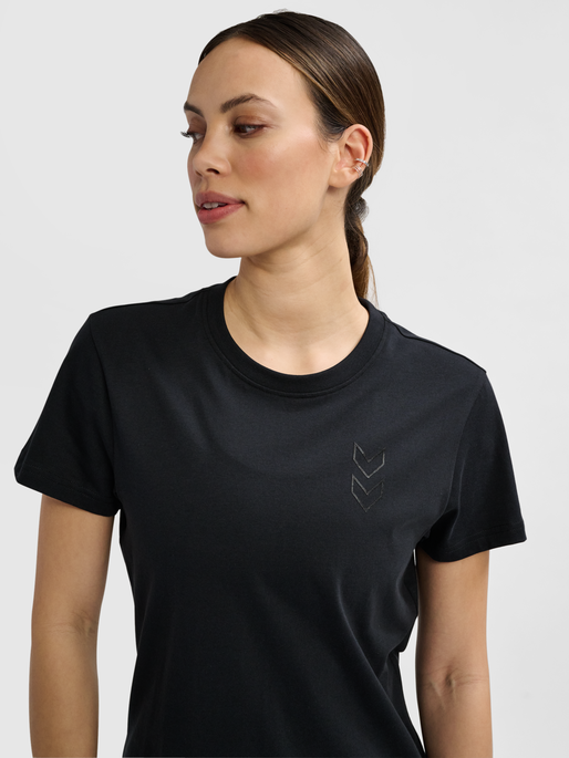 hmlACTIVE PL JERSEY S/S WOMAN, BLACK, model