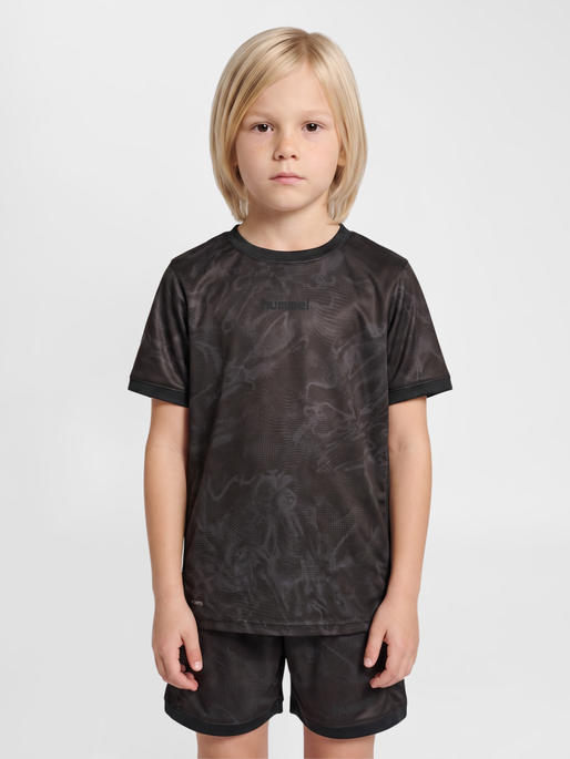 hmlBLAZE CLUB 26 GRAPHIC SET KIDS, BLACK/ASPHALT, model