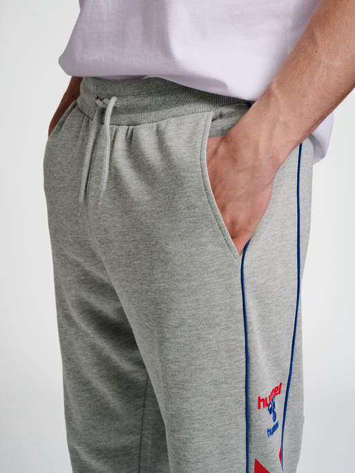 hmlIC DURBAN REGULAR PANTS, GREY MELANGE, model