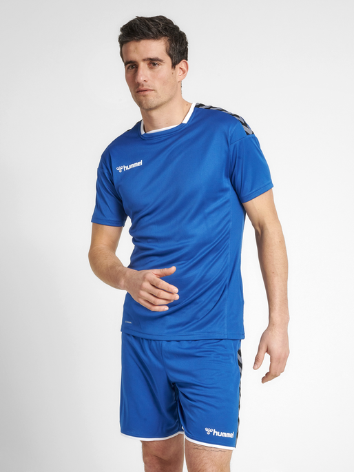 hmlAUTHENTIC POLY JERSEY S/S, TRUE BLUE, model