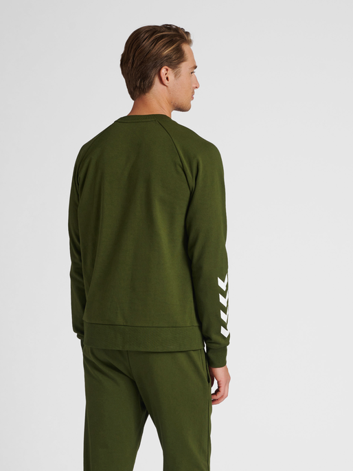 hmlISAM 2.0 SWEATSHIRT, RIFLE GREEN, model