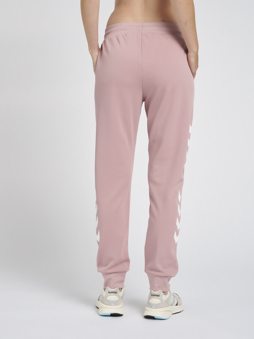 hmlLEGACY POLY WOMAN REGULAR PANTS, WOODROSE, model